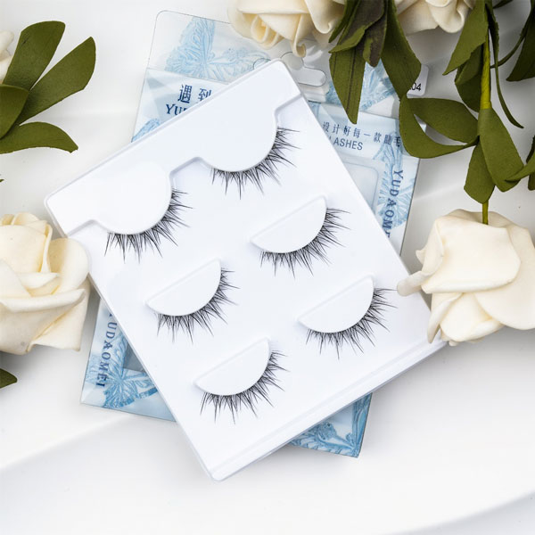 Clear Band Manga Lashes को साथ परफेक्ट एनिमे लुक प्राप्त गर्नुहोस्
